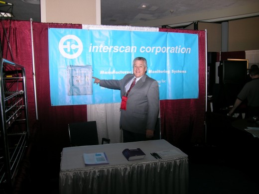 Bob MacKeil of Medbrokers makes a point at IAHCSMM-2005 in Cleveland